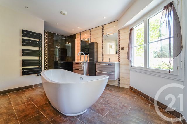 maison à vendre - 6 pièces - 220.75 m2 - BUSSY ST GEORGES - 77 - ILE-DE-FRANCE - Century 21 Agence Parc Avenue