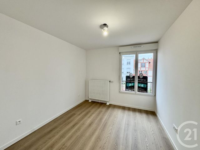 Afficher la photo en grand Appartement F5 à louer - 5 pièces - 98.5 m2 - SERRIS - 77 - ILE-DE-FRANCE - Century 21 Agence Parc Avenue