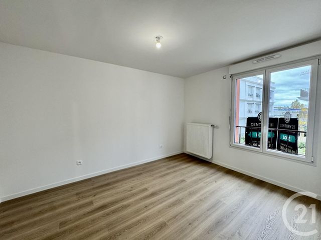 Afficher la photo en grand Appartement F5 à louer - 5 pièces - 98.5 m2 - SERRIS - 77 - ILE-DE-FRANCE - Century 21 Agence Parc Avenue