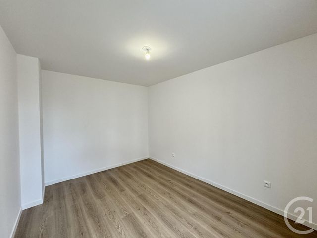 Afficher la photo en grand Appartement F5 à louer - 5 pièces - 98.5 m2 - SERRIS - 77 - ILE-DE-FRANCE - Century 21 Agence Parc Avenue