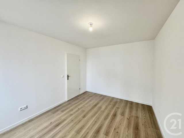 Afficher la photo en grand Appartement F5 à louer - 5 pièces - 98.5 m2 - SERRIS - 77 - ILE-DE-FRANCE - Century 21 Agence Parc Avenue