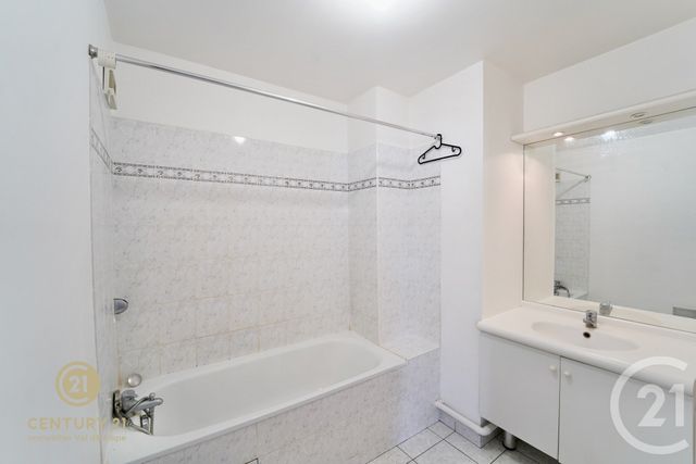 Appartement F2 à louer - 2 pièces - 44.7 m2 - BUSSY ST GEORGES - 77 - ILE-DE-FRANCE - Century 21 Agence Parc Avenue
