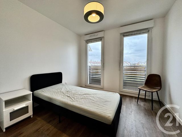 Appartement F4 à louer - 3 pièces - 77.99 m2 - SERRIS - 77 - ILE-DE-FRANCE - Century 21 Agence Parc Avenue