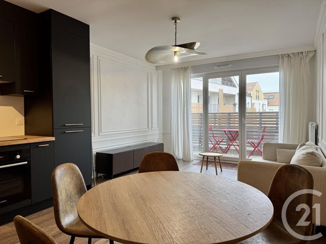 Appartement F4 à louer - 3 pièces - 77.99 m2 - SERRIS - 77 - ILE-DE-FRANCE - Century 21 Agence Parc Avenue