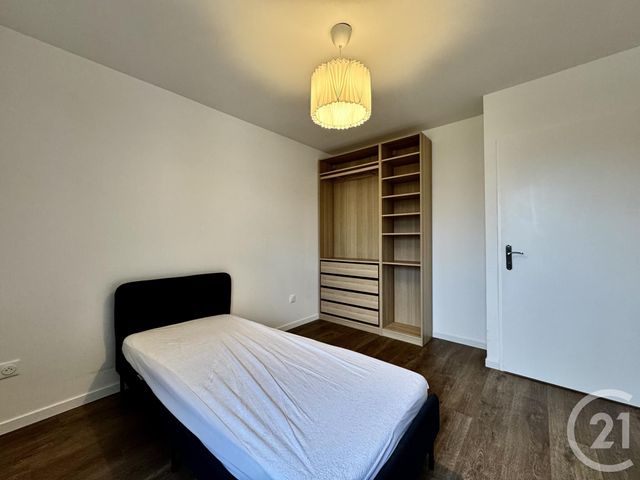 Appartement F4 à louer - 3 pièces - 77.99 m2 - SERRIS - 77 - ILE-DE-FRANCE - Century 21 Agence Parc Avenue