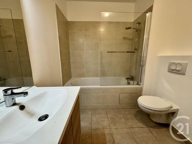 Appartement F4 à louer - 3 pièces - 77.99 m2 - SERRIS - 77 - ILE-DE-FRANCE - Century 21 Agence Parc Avenue