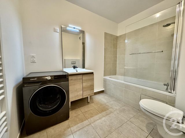 Appartement F4 à louer - 3 pièces - 77.99 m2 - SERRIS - 77 - ILE-DE-FRANCE - Century 21 Agence Parc Avenue