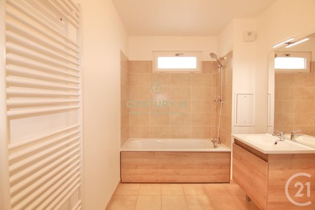 Appartement F3 à louer - 3 pièces - 58.15 m2 - BUSSY ST GEORGES - 77 - ILE-DE-FRANCE - Century 21 Agence Parc Avenue