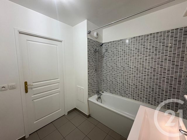 Appartement F3 à louer - 3 pièces - 73.3 m2 - BUSSY ST GEORGES - 77 - ILE-DE-FRANCE - Century 21 Agence Parc Avenue