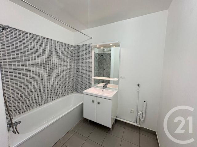 Appartement F3 à louer - 3 pièces - 73.3 m2 - BUSSY ST GEORGES - 77 - ILE-DE-FRANCE - Century 21 Agence Parc Avenue