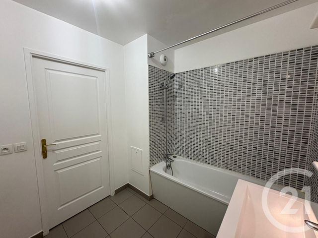 Appartement F3 à louer - 3 pièces - 73.3 m2 - BUSSY ST GEORGES - 77 - ILE-DE-FRANCE - Century 21 Agence Parc Avenue