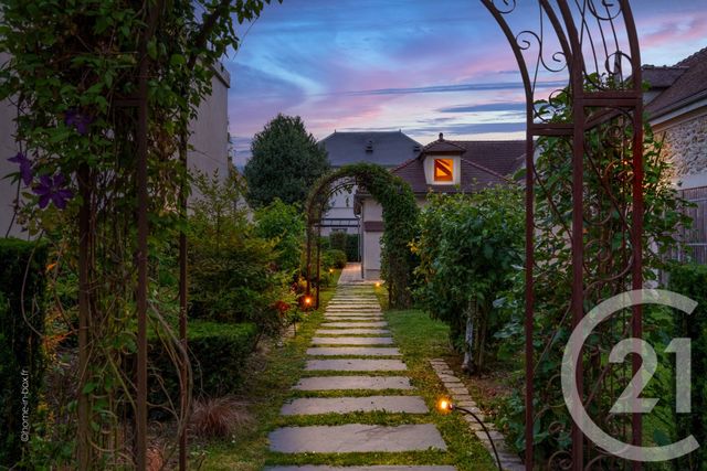 maison à vendre - 9 pièces - 323.46 m2 - JOSSIGNY - 77 - ILE-DE-FRANCE - Century 21 Agence Parc Avenue