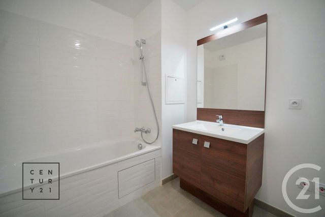 Appartement F4 à vendre - 4 pièces - 77.97 m2 - SERRIS - 77 - ILE-DE-FRANCE - Century 21 Agence Parc Avenue