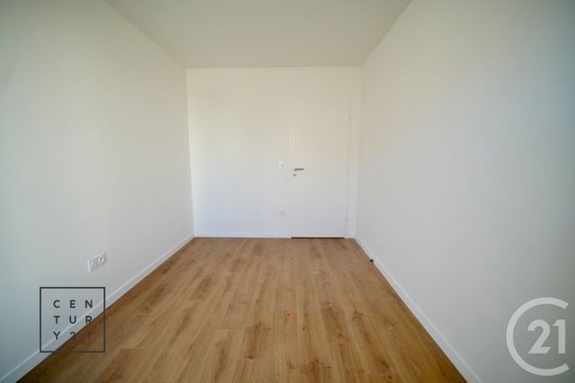 Appartement F4 à vendre - 4 pièces - 77.97 m2 - SERRIS - 77 - ILE-DE-FRANCE - Century 21 Agence Parc Avenue