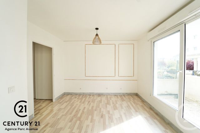 Appartement Studio à louer - 1 pièce - 20.09 m2 - BUSSY ST GEORGES - 77 - ILE-DE-FRANCE - Century 21 Agence Parc Avenue