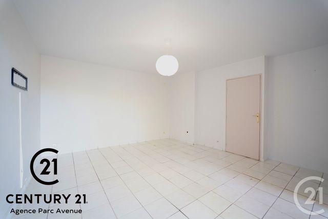 Appartement F2 à vendre - 2 pièces - 43.22 m2 - BUSSY ST GEORGES - 77 - ILE-DE-FRANCE - Century 21 Agence Parc Avenue